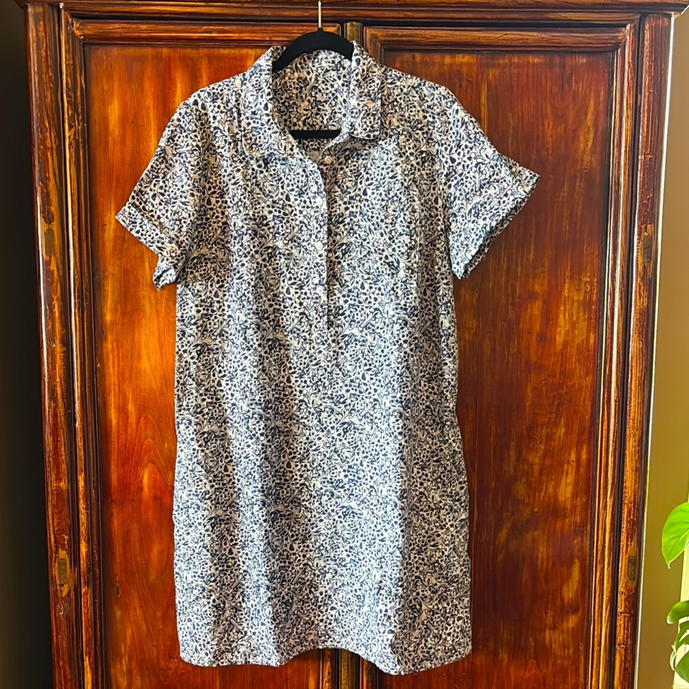 Garnet Hill 
Linen Relaxed Popover
Short sleeves and Side Pockets